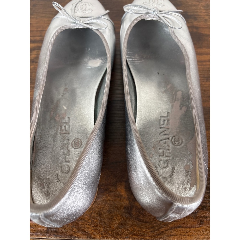 Chanel Silver Metallic Leather CC Logo Bow Ballet Flats Shoes Italy - Picture 9 of 11